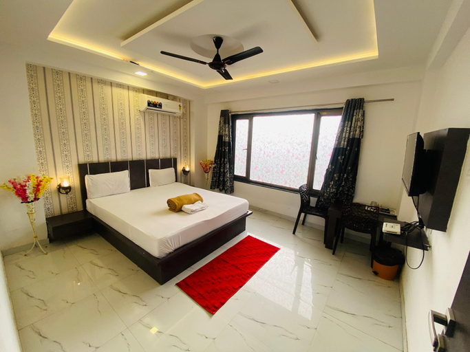 Room 2, Sai Vishwa Lodging, Pune