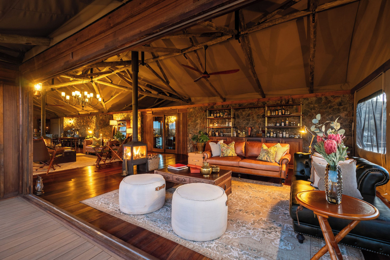 Living area 4, Maloba Lodge - Private Game Reserve, Lejweleputswa