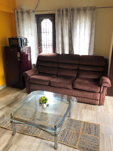 Living area 2, Cozy room The Hole In The Wall, Bangalore