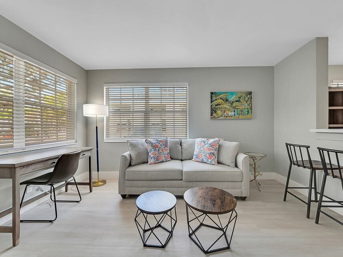 Others 5, Cozy 1BR Seaside, Steps to Hollywood Beach & More, Broward
