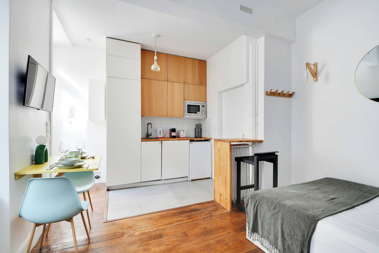 Room 2, Cozy Studio With Terrace Near the Eiffel Tower, Paris