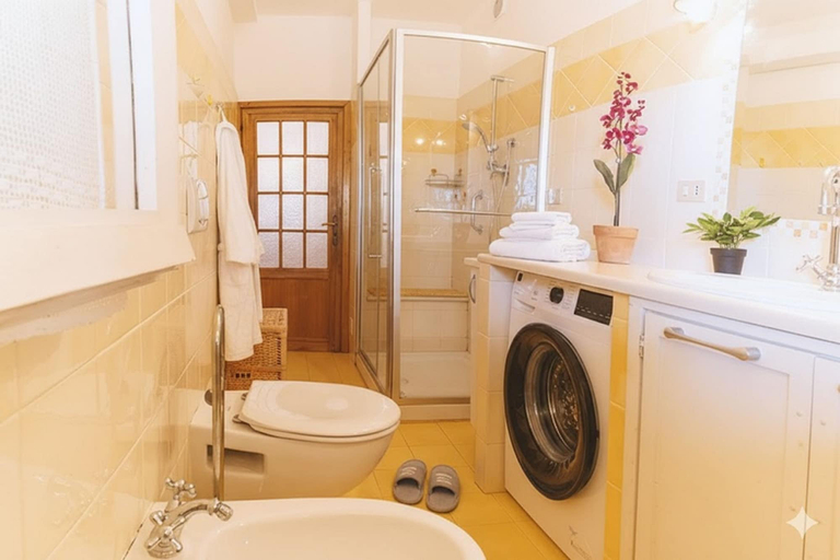 Bathroom 4, Villa Ponzio, Imperia