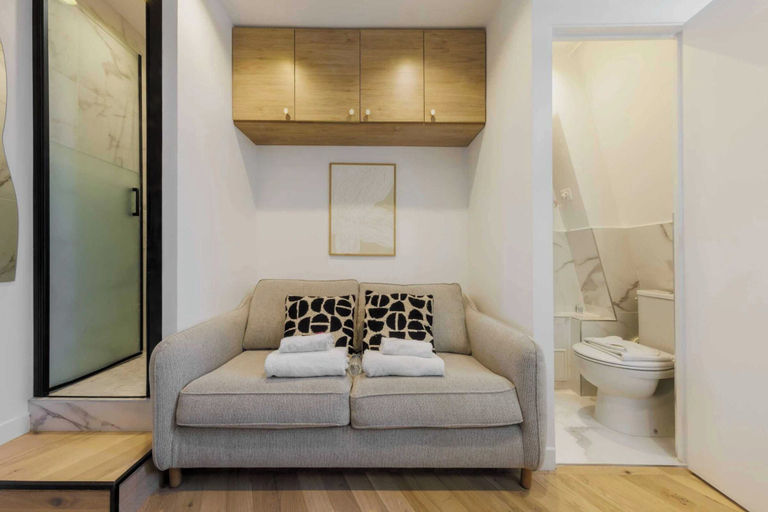 Others 5, Appartement in the Heart of Paris Eiffel Tower, Paris