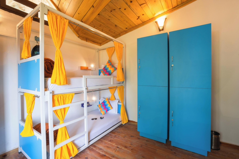 Bedroom 3, goSTOPS Mukteshwar - Private Rooms and Dorms, Nainital