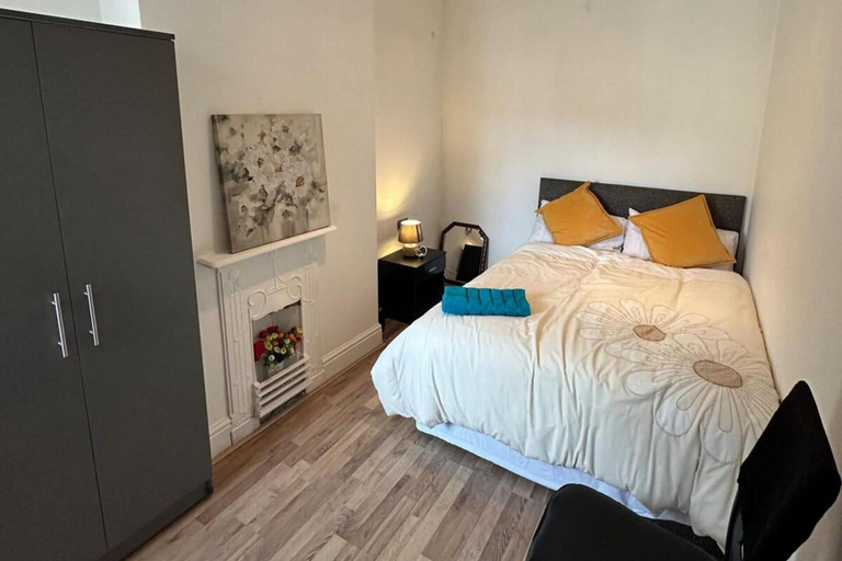 Primary image, 4 Bed House - Sleeps 10 - Garden - Parking - Wifi, Doncaster