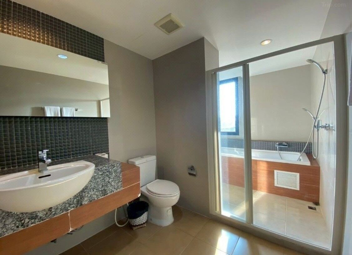 Bathroom 4, Tycoon Holiday Hotel, Pattaya