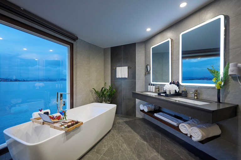 Bathroom 4, Paradise Legacy Cruise Halong, Hạ Long