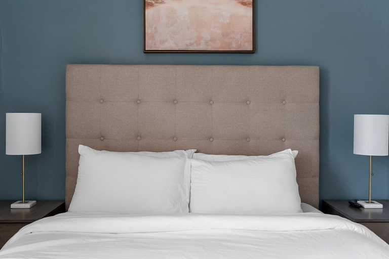 Room 3, Urban Comfort King Bed Rooftop Backyard, Dallas