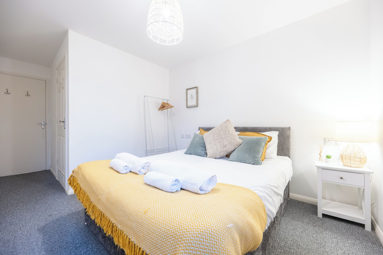 Room 5, Modern 2BR Apartment with Water Views, Cardiff