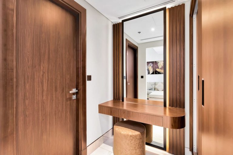 Room 4, LUX Studio Near Burj w Canal Views, Dubai