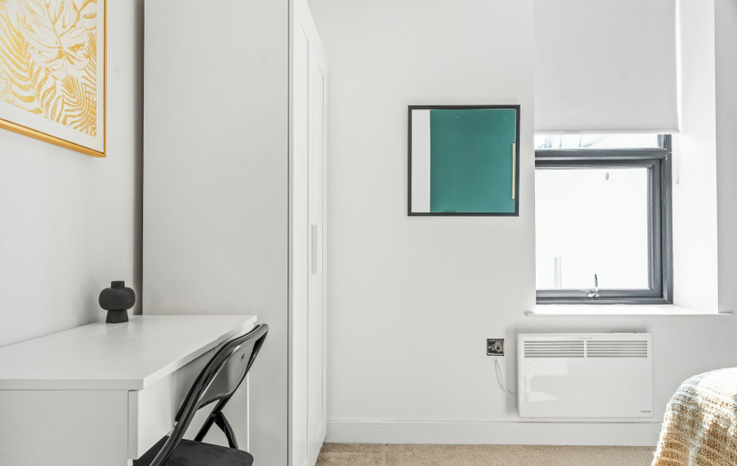 Room 4, Boho Vista| Stylish Central1BR Flat in Cardiff Bay, Cardiff