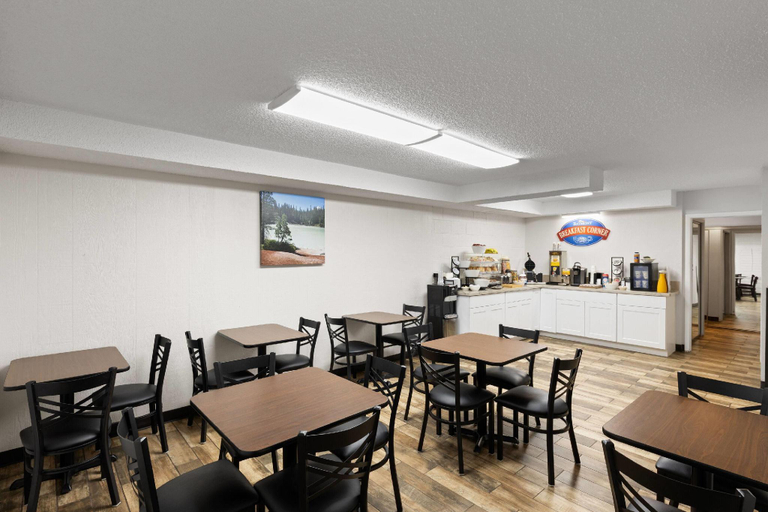 Food & Drinks 5, Baymont By Wyndham Susanville, Lassen