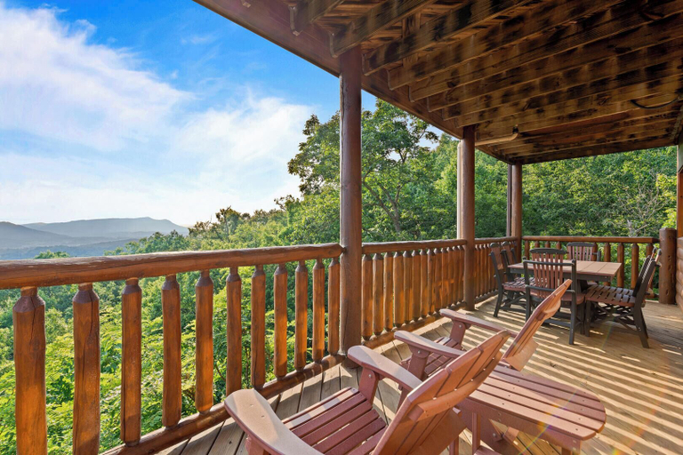 Outdoor dining, Over the Moon, Sevier