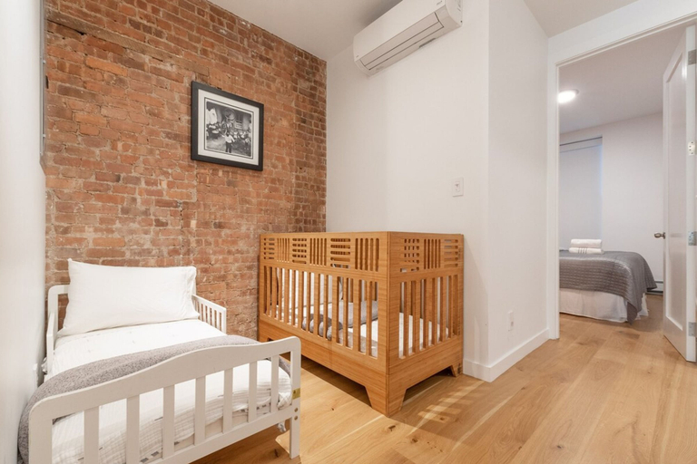Room 5, Hawthorn II by Rove Travel 3BR Apartment, New York
