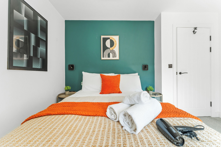Room 3, Boho Vista| Stylish Central1BR Flat in Cardiff Bay, Cardiff