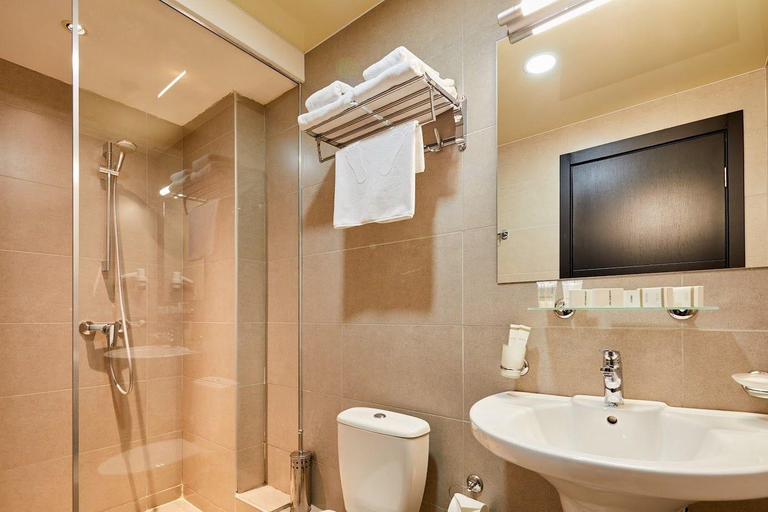 Bathroom 4, Iveria Inn, Tbilisi