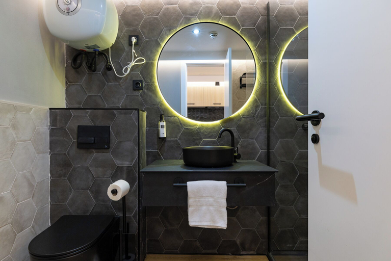 Bathroom 4, HA Aparthotel Retiro Suites, Madrid