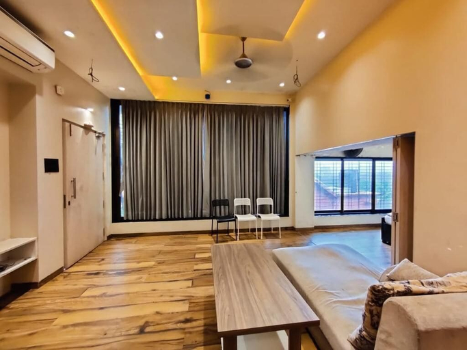 Room 4, Lazy Moose Villa, Mumbai Suburban
