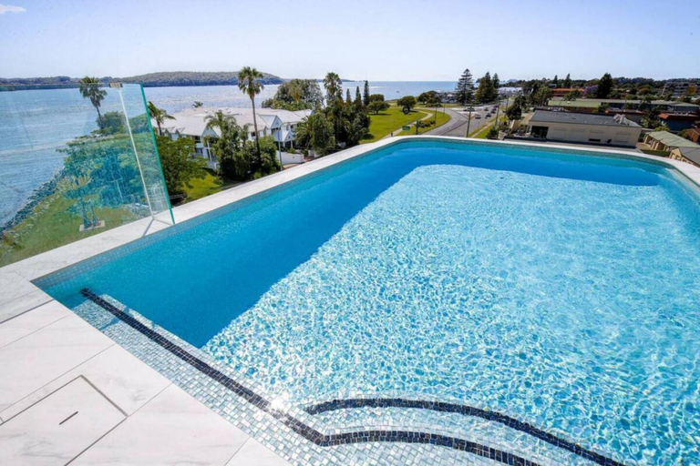 Sport & Beauty 2, Elegant 2-Bed Apartment with Incredible Bay Views, Eurobodalla