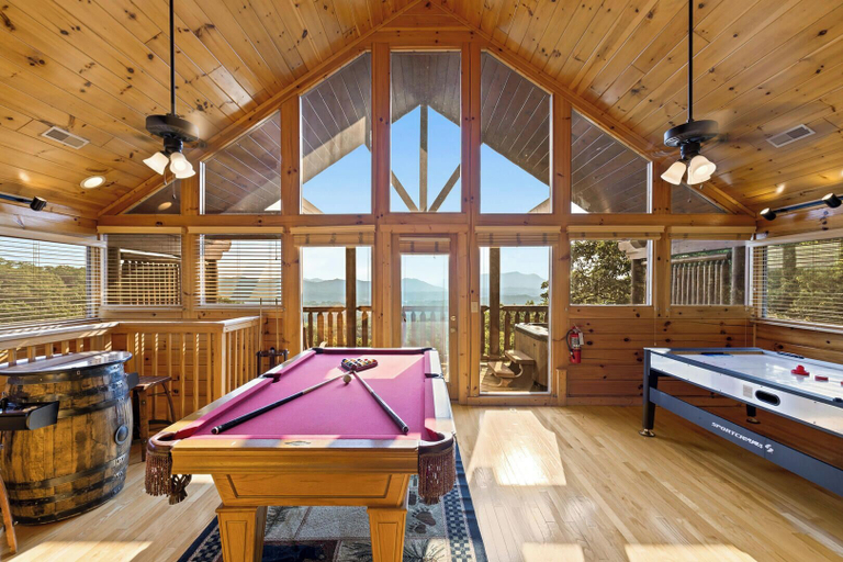 Game room 4, Over the Moon, Sevier