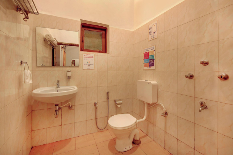 Bathroom, goSTOPS Lite Goa, Calangute, North Goa