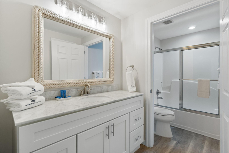 Bathroom 1, Enclave 607, Baldwin