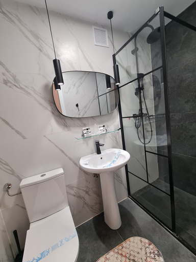 Bathroom 3, Hotel Sunquest, Mangalia