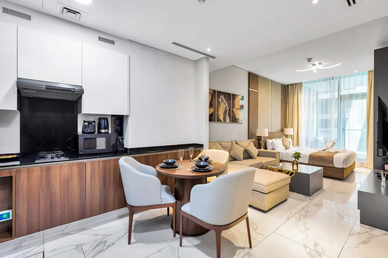 Room 5, LUX Studio Near Burj w Canal Views, Dubai