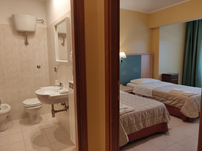 Bedroom 3, Albergo Conte Max, Isernia