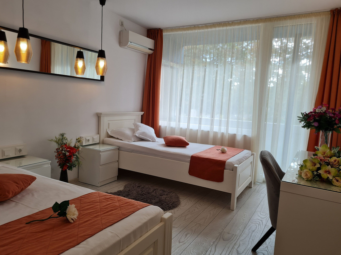 Bedroom 2, Hotel Sunquest, Mangalia