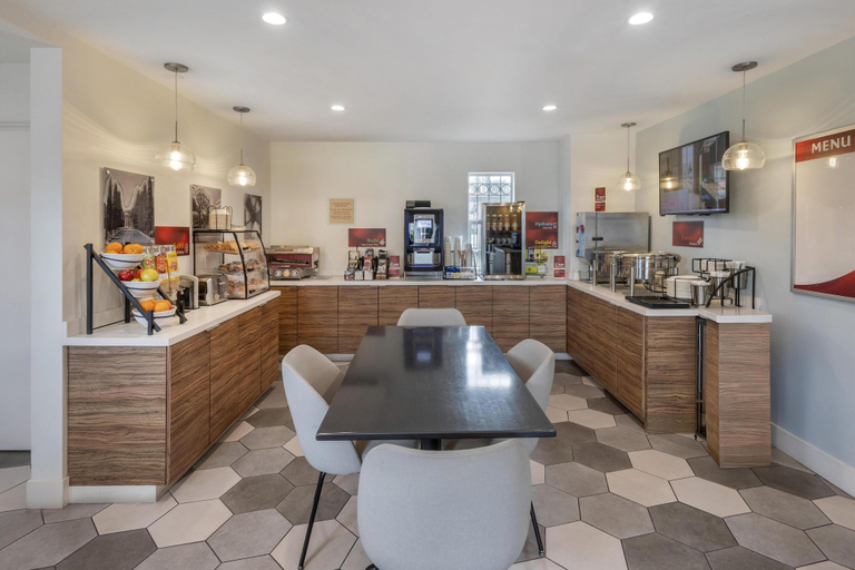 Food & Drinks 5, Best Western Plus Executive Suites, San Mateo