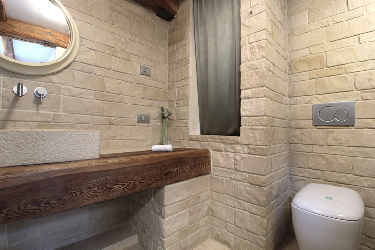 Bathroom 3, La casa di Valbelluna, Belluno