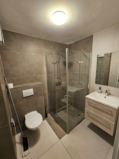 Bathroom 5, Apartments Skyreach, Essen