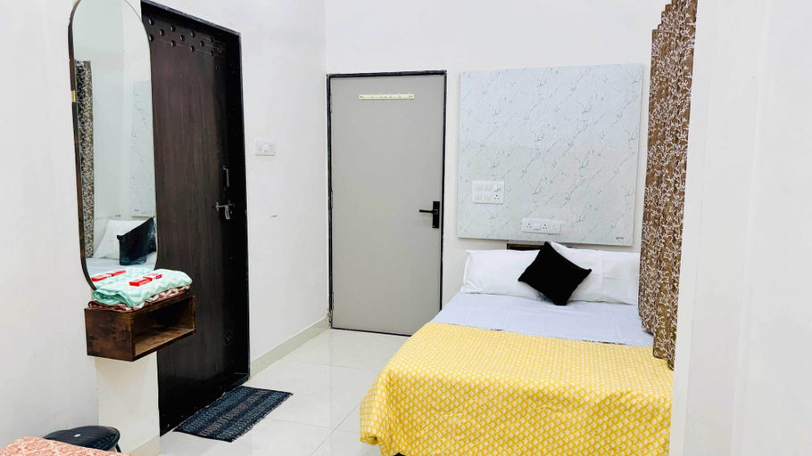 Room 5, Rukmani Palace, East Nimar