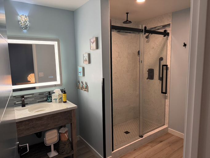 Bathroom 4, HarborWalk Inn, San Luis Obispo