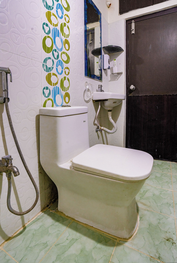 Bathroom 2, Crescent Stays T Nagar, Hyderabad