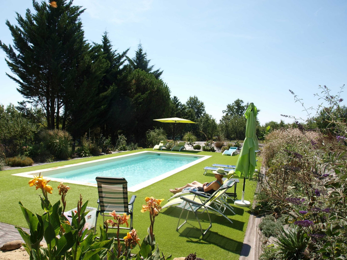 Pool 3, Lovely Cottage in Peyzac-le-moustier With Terrace, Dordogne
