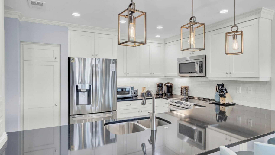 Others 5, 118 Seascape by Avantstay Pool + Oceanfront Views, Charleston
