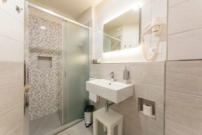 Bathroom 4, Hotel Lido, Savona