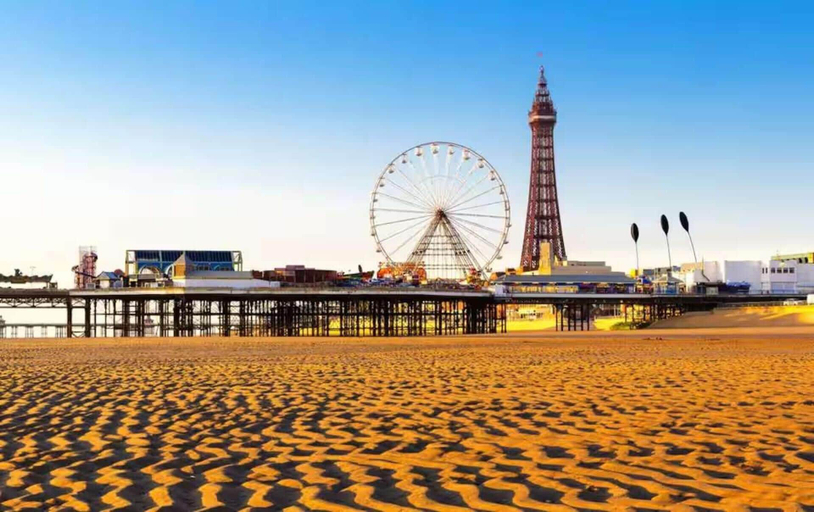 Exterior & Views, Seaside - House - Sleeps 10 - Parking - Garden, Blackpool