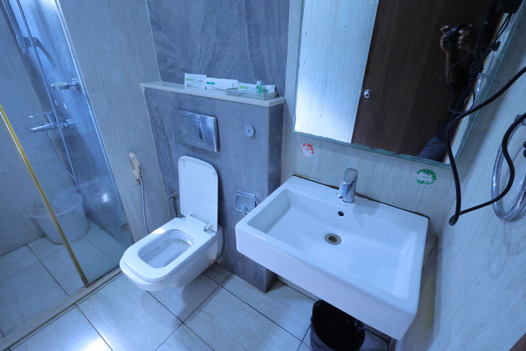 Bathroom 5, Breeze Palace, Karur