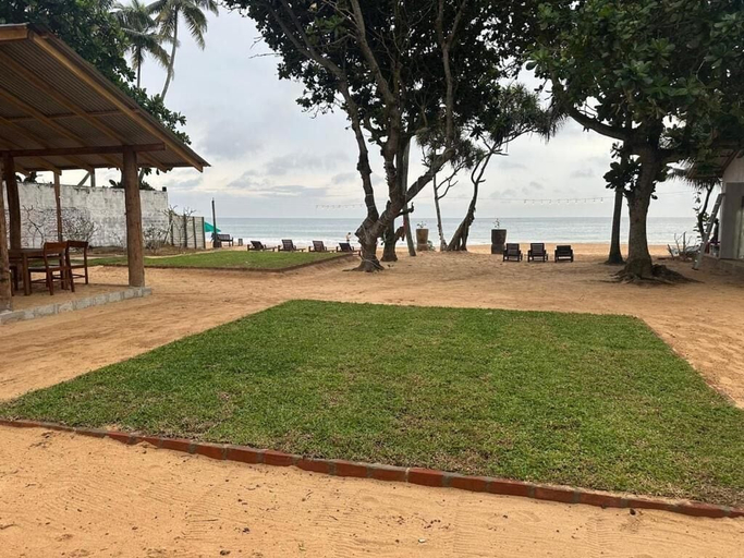 Property grounds 5, Villa ArthurCC, Hikkaduwa