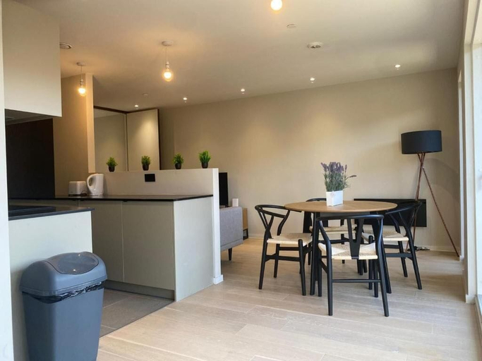 Living area 4, Joyful - 2 Ensuite Flat in M15, Manchester
