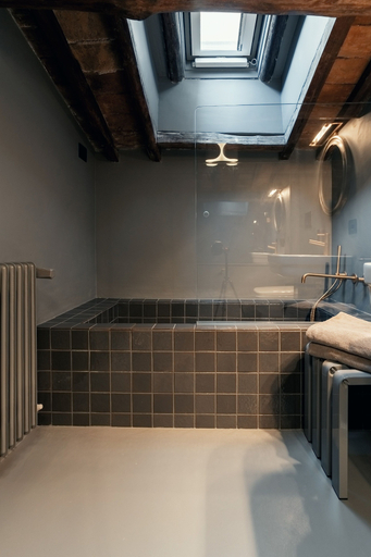 Bathroom 3, House of Allora, Roma