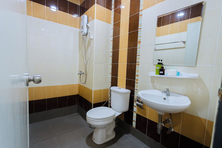 Bathroom 3, The Rich Hotel, Muang Surin