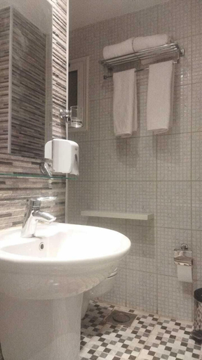 Bathroom 3, Kite Lodging, Al-Ghurdaqah