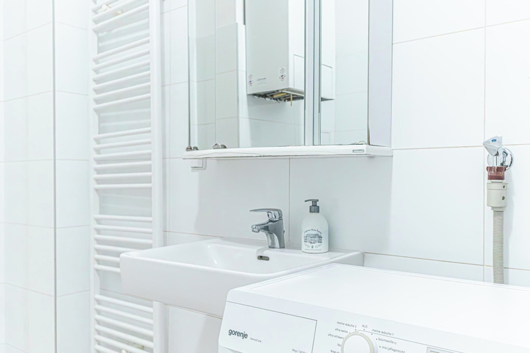 Bathroom 5, Simple 2 Bedroom Apartment with WiFi, Wien