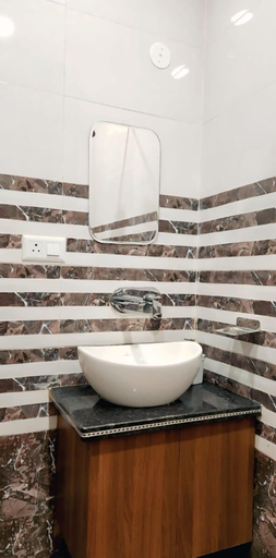 Bathroom 4, Shanti Residency, Varanasi