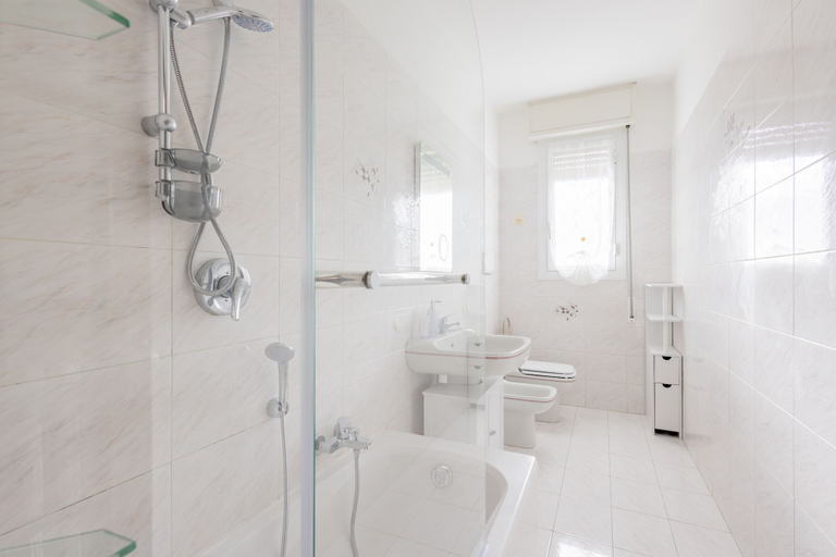 Bathroom 2, Bijoux in the Centre of Sanremo by Wonderful Italy, Imperia