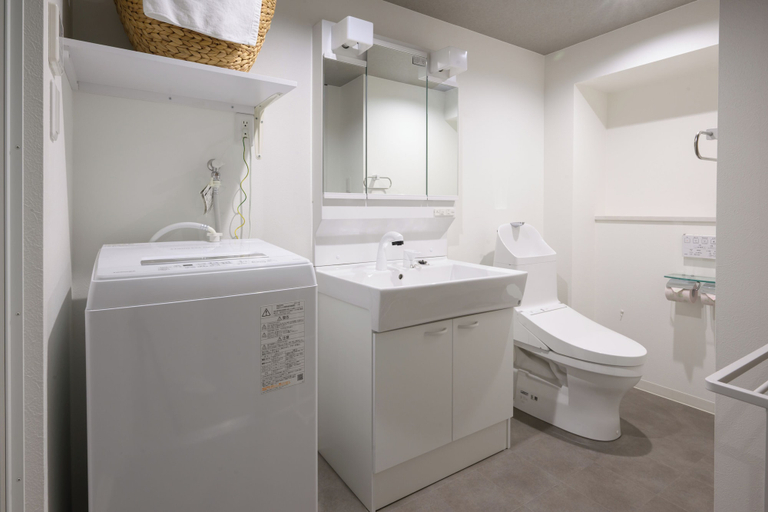 Bathroom 3, LIT Hiroshima Ekimae, Hiroshima